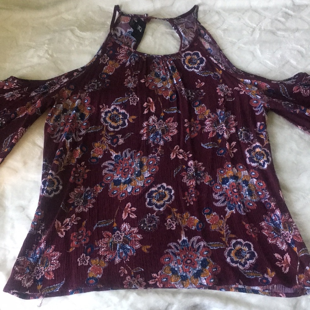 Open Shoulder Floral Top ⚫️